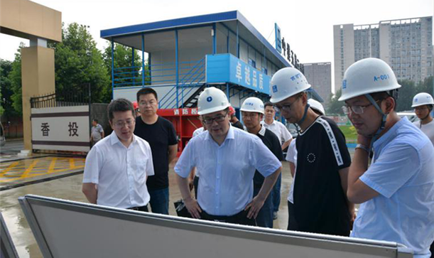 新都区区委副书记、区长李云到新都香城体育中心项目调研指导工作